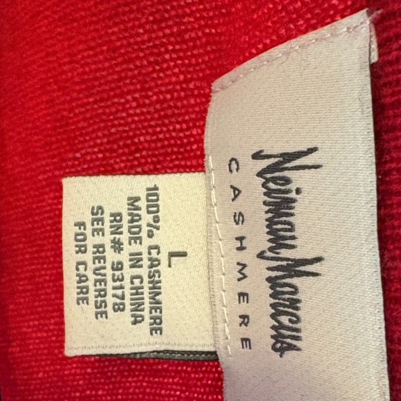 Neiman Marcus Red and Black Ombre Sweater Cashmere - Picture 5 of 5